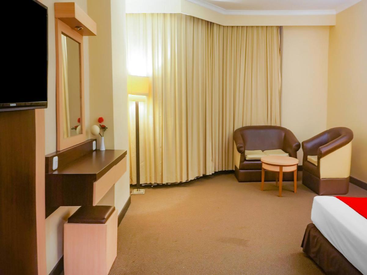 Oyo 3967 Hotel Pantai Wisata Makassar Dış mekan fotoğraf
